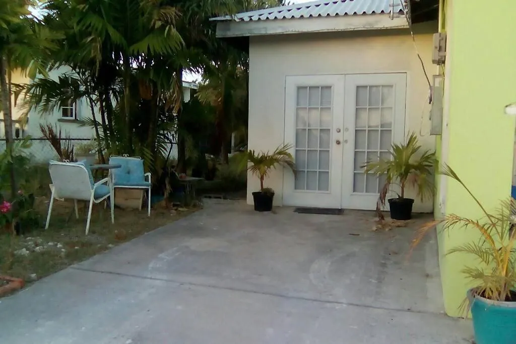 סנט פיליפ Stay Awhile Studio Apartment - Live Like A Local